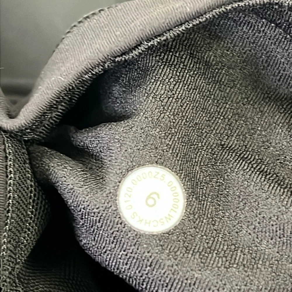 Lululemon Vented Knee High Rise Leggings Size 6